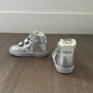 Veja Toddler Esplar Silver Mid Fur-Lined Sneaker-Sz 8